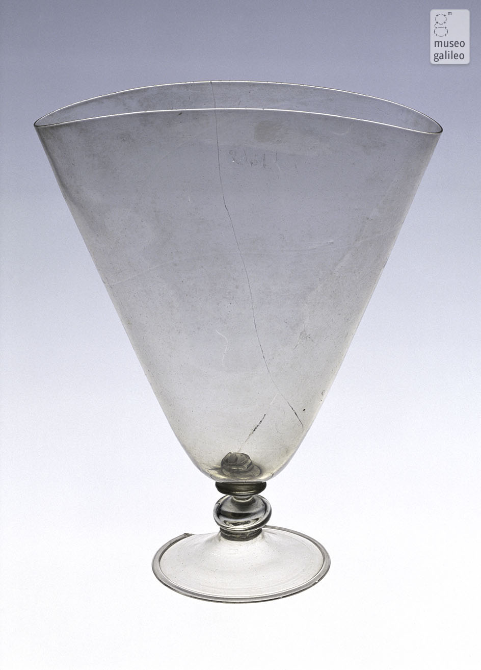 Bicchiere conico (Inv. 320)