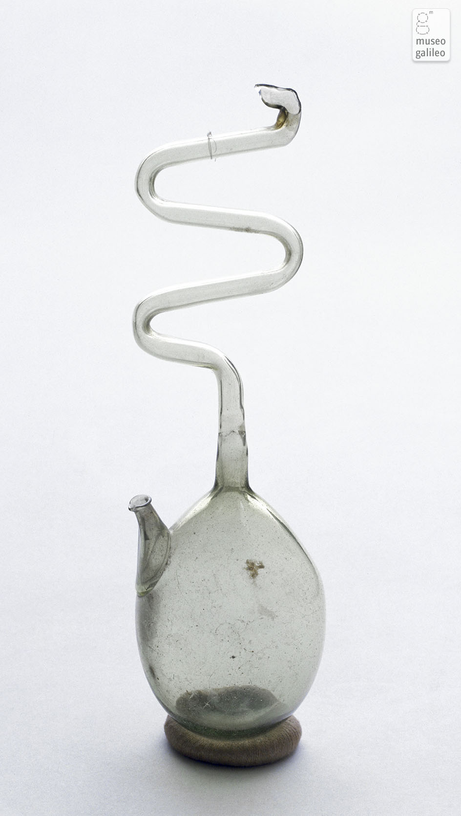 Bottiglia con collo a serpentina (Inv. 1941)